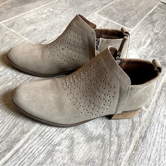 Toms Suede Bootie - Picture 1 of 4